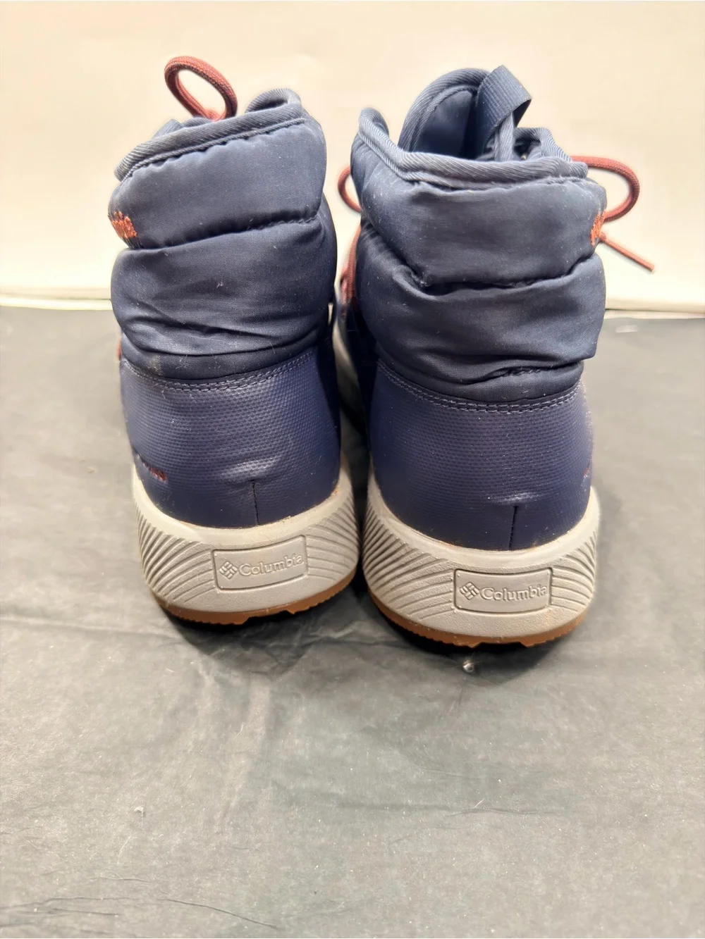 EUC Columbia Slopeside Village Snow Boots